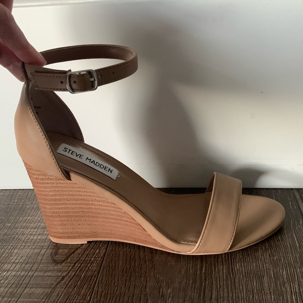 Steve Madden Nude Wedges
